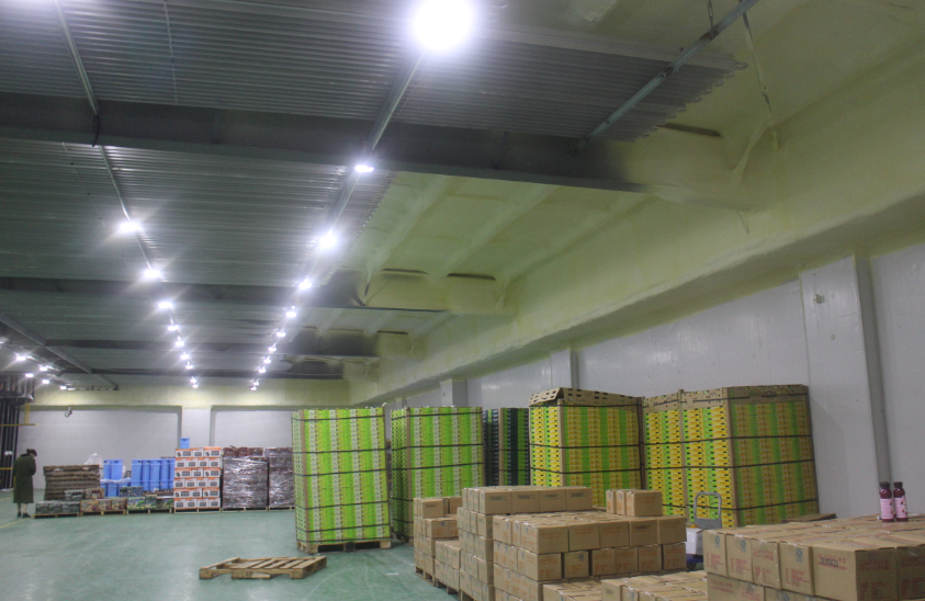 安裝一個(gè)2000平冷藏庫(kù),冷凍庫(kù)